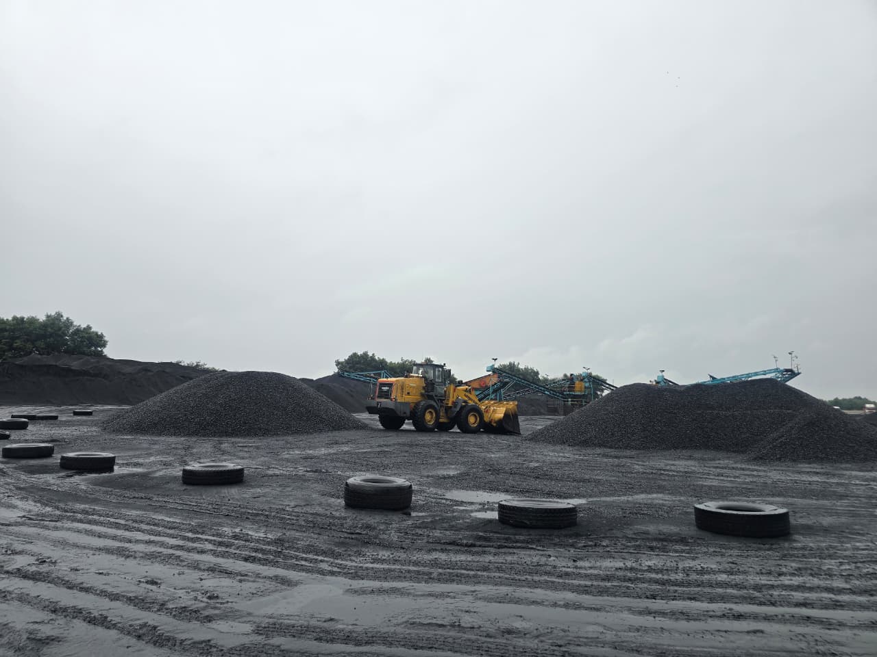Processing yard panorama with screening plant and stockpiles
