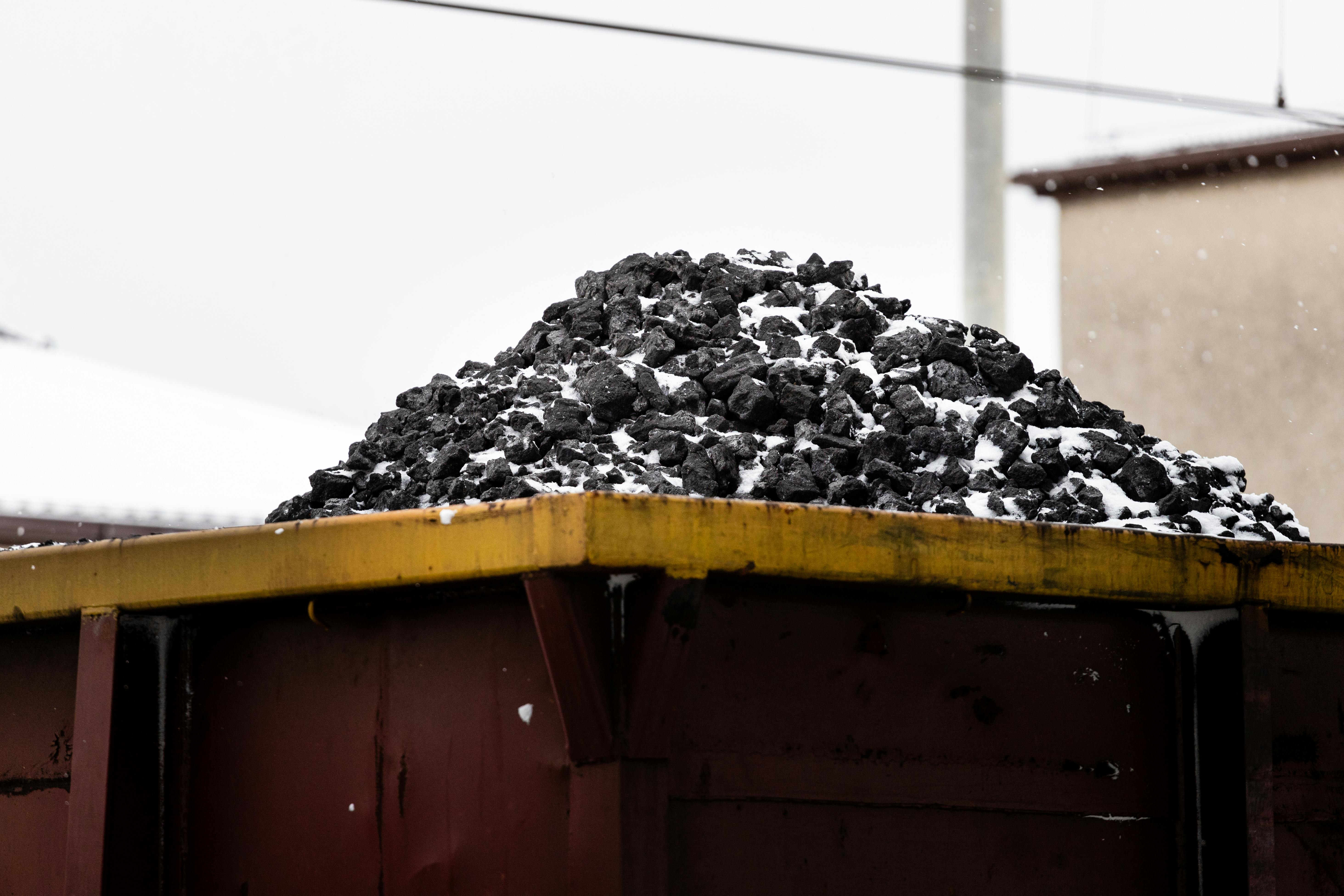 Coal-loaded wagon top